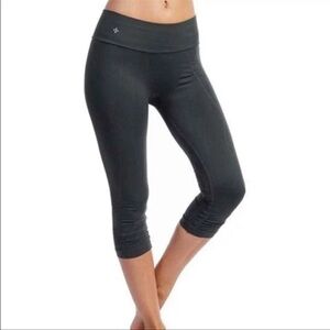 NWT NUX Women's Ruched-Trim Mesa Capri Leggings